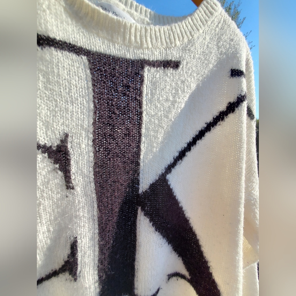 Calvin Klein Women's Crop Top Sweater. White. Black Script. Medium. EPWC - Picture 5 of 5